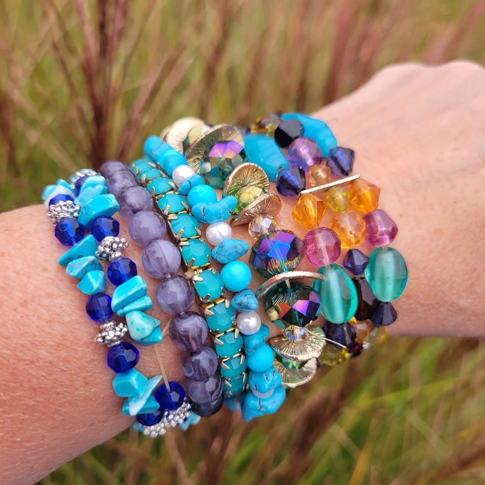 Bundle of Bracelets! Beads & Baubles! Blue ~ Green ~ Iridescent ~ Wow! - Picture 2 of 12